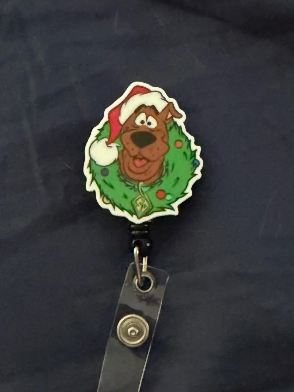 Scooby-Doo Holiday Wreath Badge Reel - Green & Red